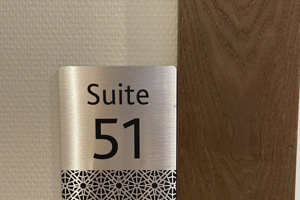 suite-51-001B2054C7F-E3BF-F0F7-776C-97224E4D2CAE.jpg